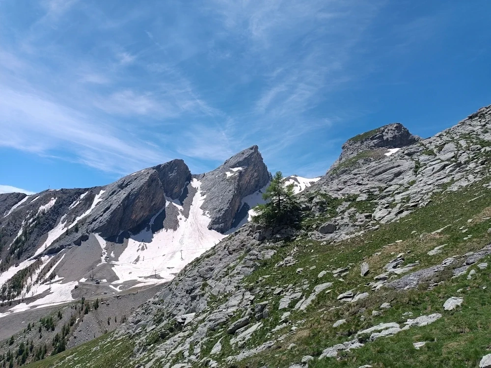 Vue sur le massif des Evêchés situé dans l'aire d'adhésion du parc National du Mercantour